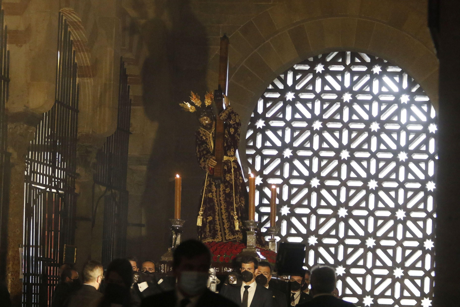 El Vía Crucis de las Cofradías de Córdoba, en imágenes