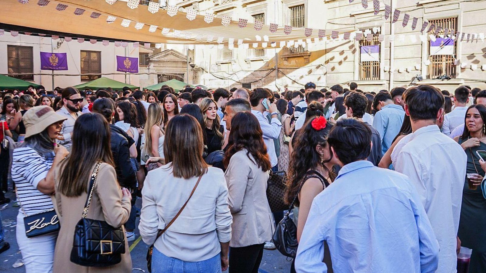 Multitud en las Cruces de Granada