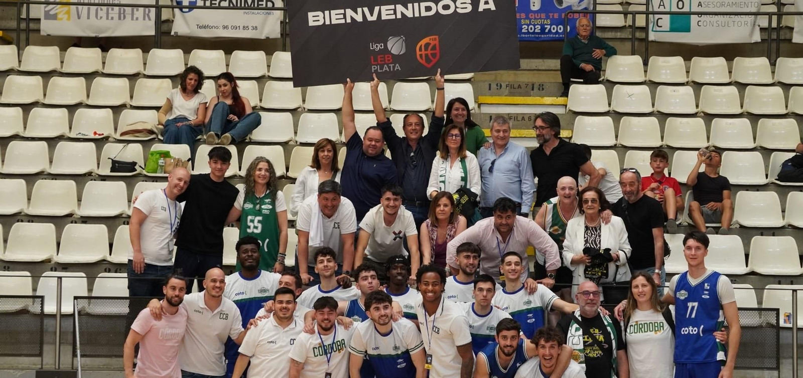 El Coto Córdoba celebra su ascenso a LEB Plata en Llíria. El Coto Córdoba celebra su ascenso a LEB Plata en Llíria.