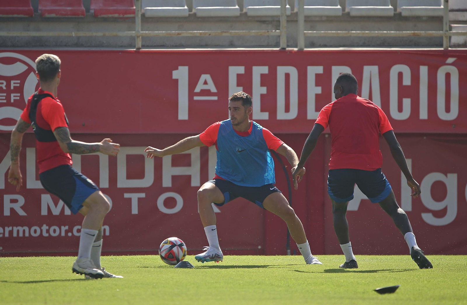 Fotos del entrenamiento del Algeciras CF en el estadio Nuevo Mirador