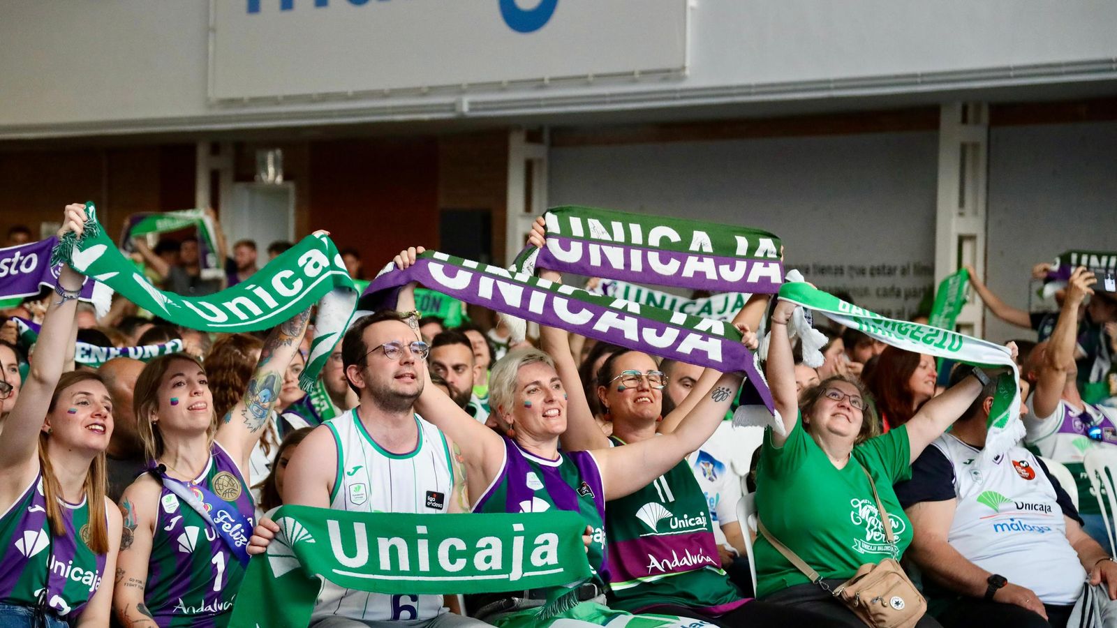 La locura en Los Guindos: ¡Búscate durante la final de BCL del Unicaja!