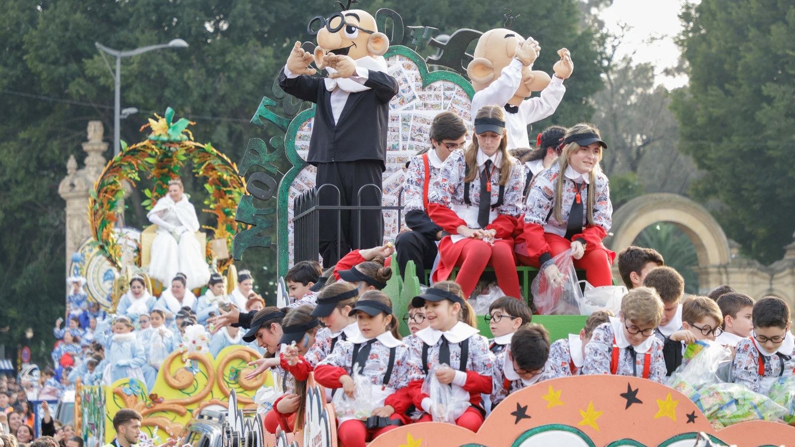 Las fotos de la ínsolita salida de los Reyes Magos del Ateneo un 4 de enero