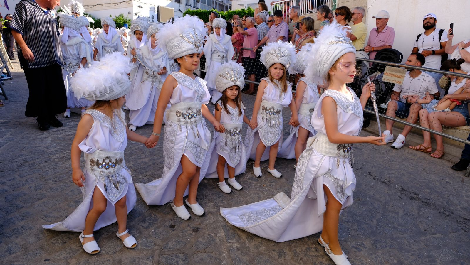 El espectacular desfile de Moros y Cristianos de Mojácar, en imágenes