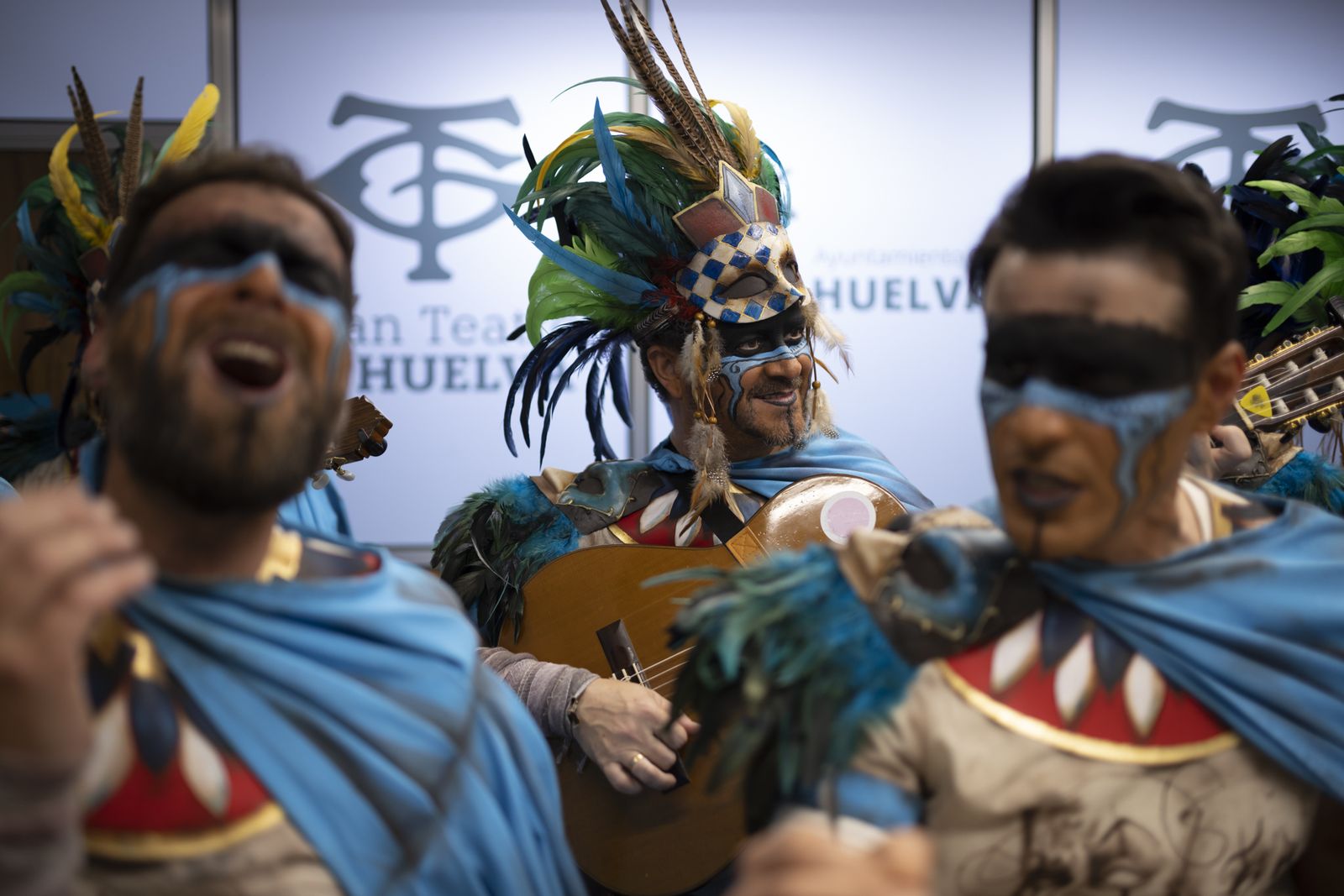 Imágenes de la actuación de la comparsa de Bollullos "El sacrificio" en el Carnaval Colombino