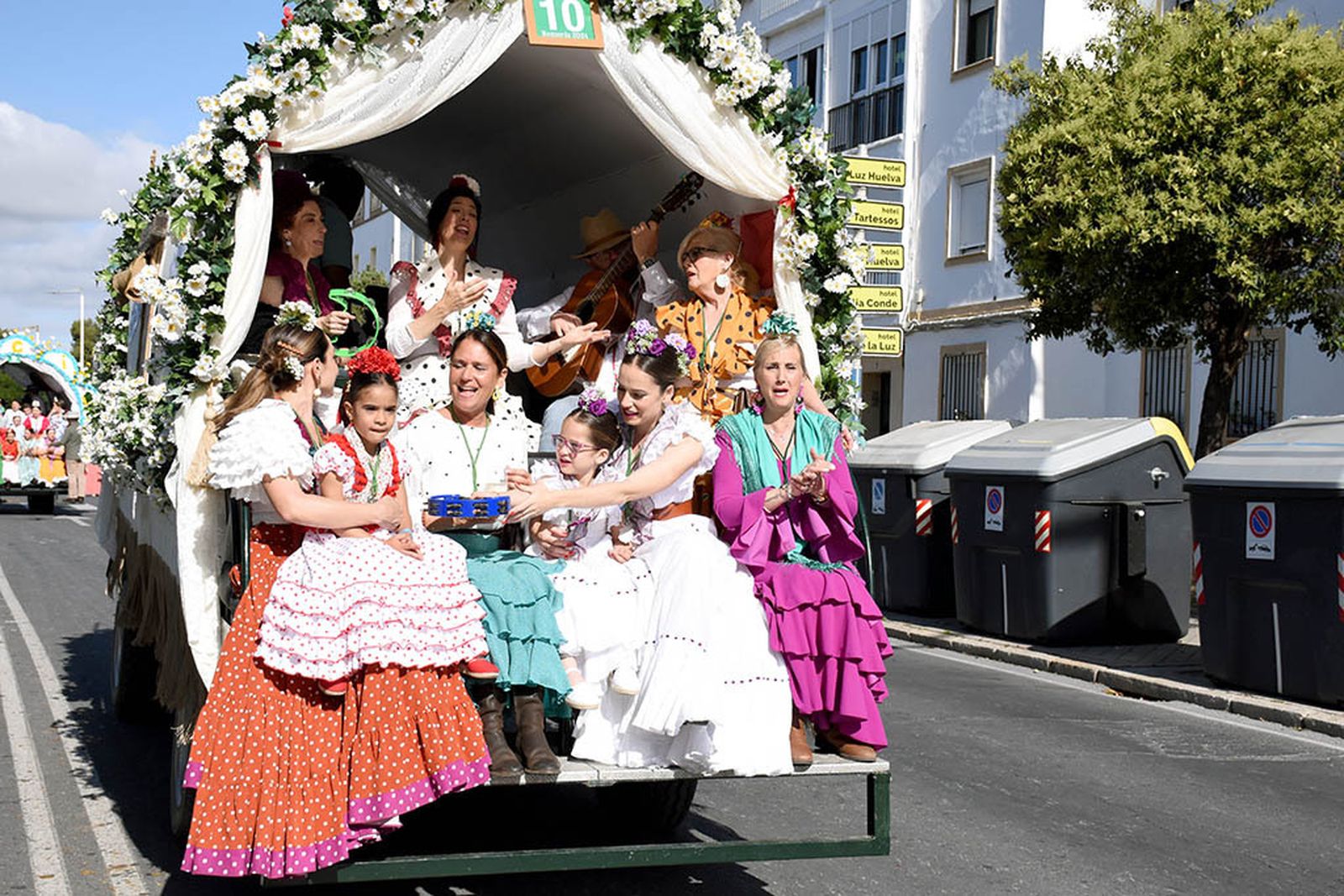 Imágenes de los carros de la Hermandad del Rocío de Huelva