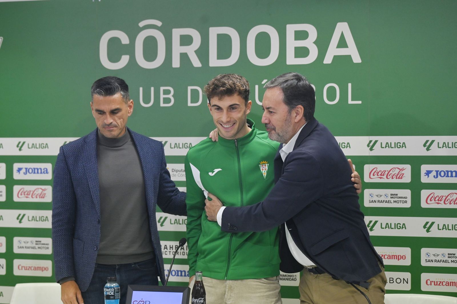 Las fotos de la presentación de Mikel Goti como jugador del Córdoba CF