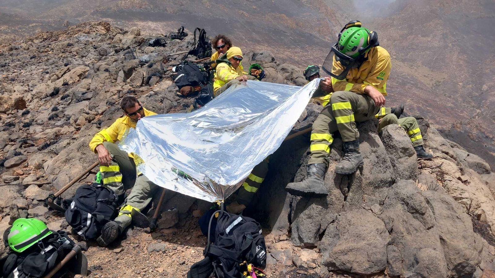 Un bombero forestal sufrió un golpe de calor durante el incendio de Níjar