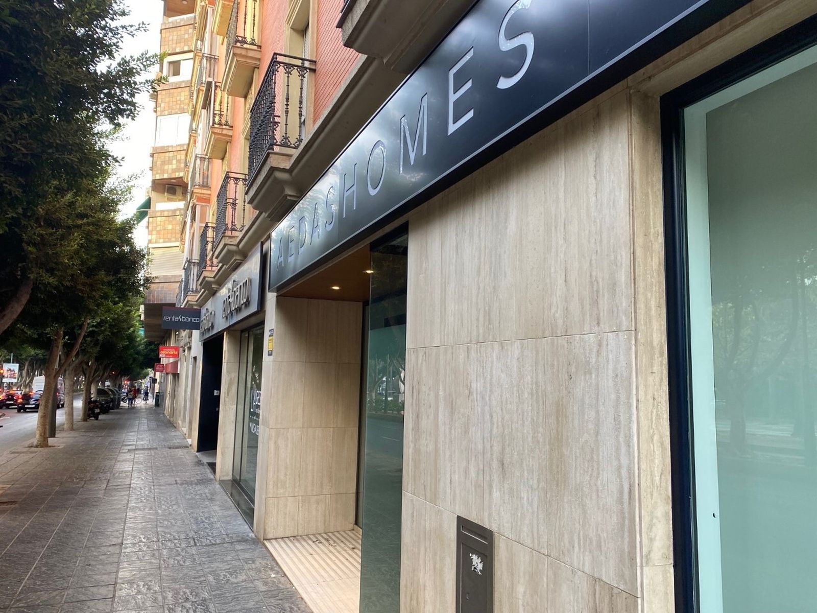 Oficina comercial de Aedas Homes en la Avenida Federico García Lorca de la capital