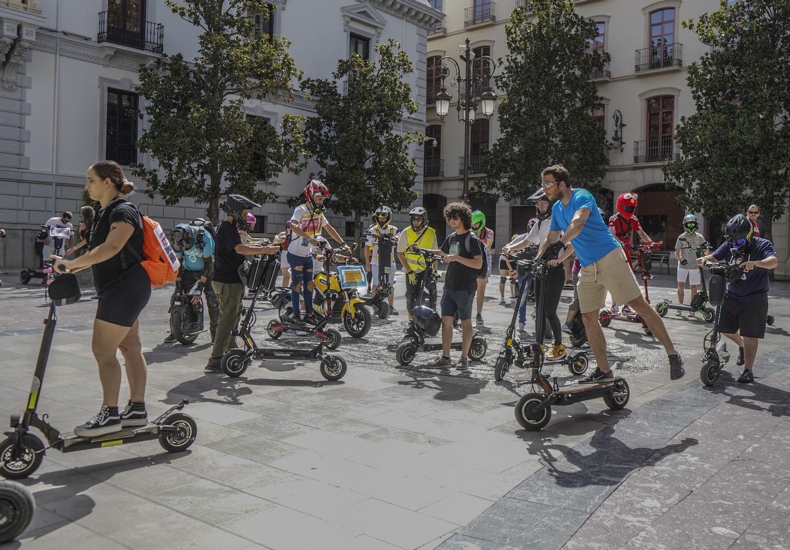 Imagen de archivo de una manifestación de usuarios de VMP a las puertas del Ayuntamiento de Granada