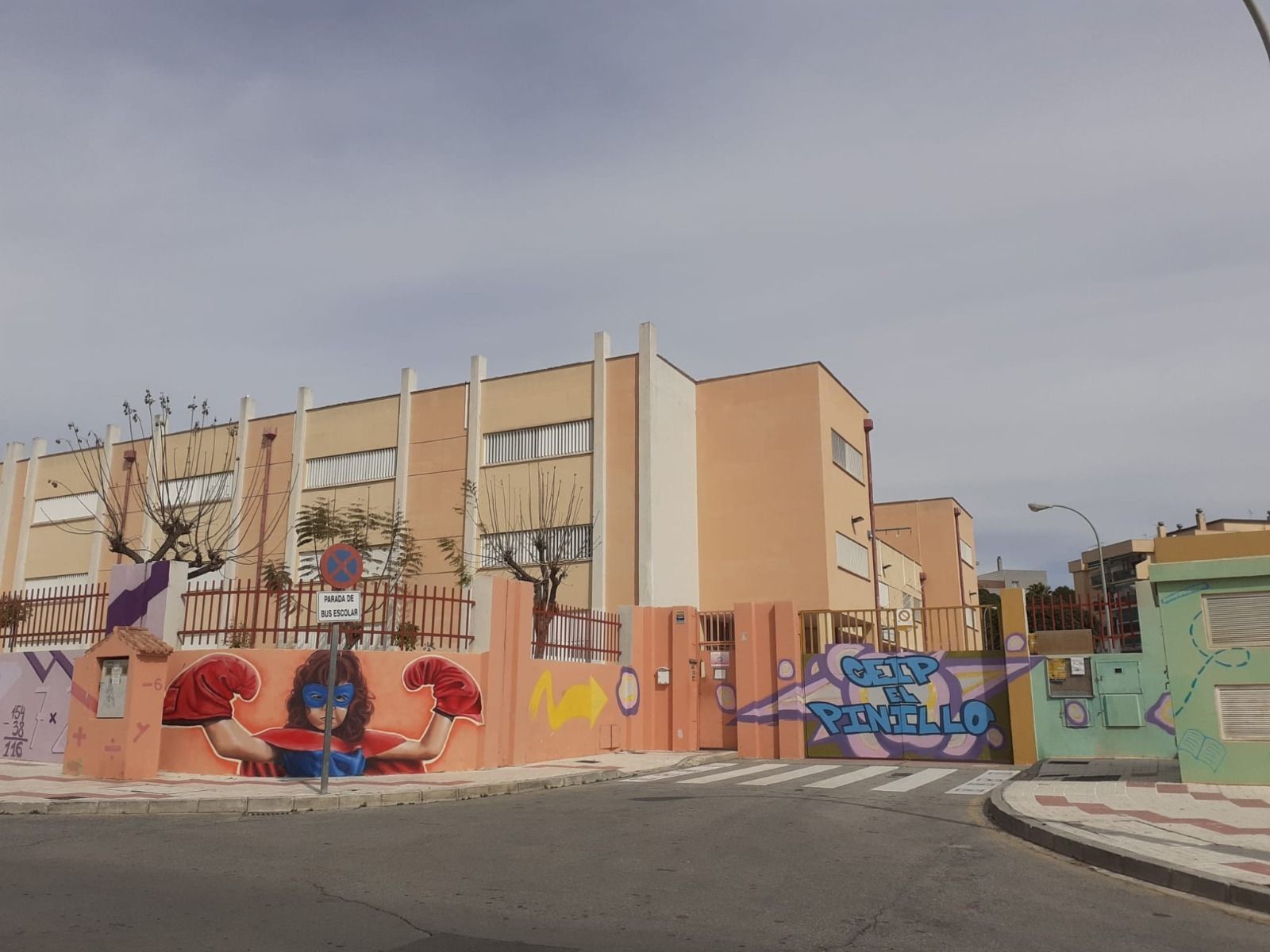 La entrada del colegio Maestra Virginia Gaitán.