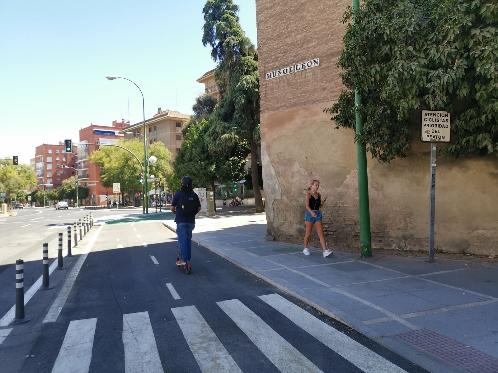 Carril bici, acerado y calzada en la Ronda Histórica a la altura de San Julián.