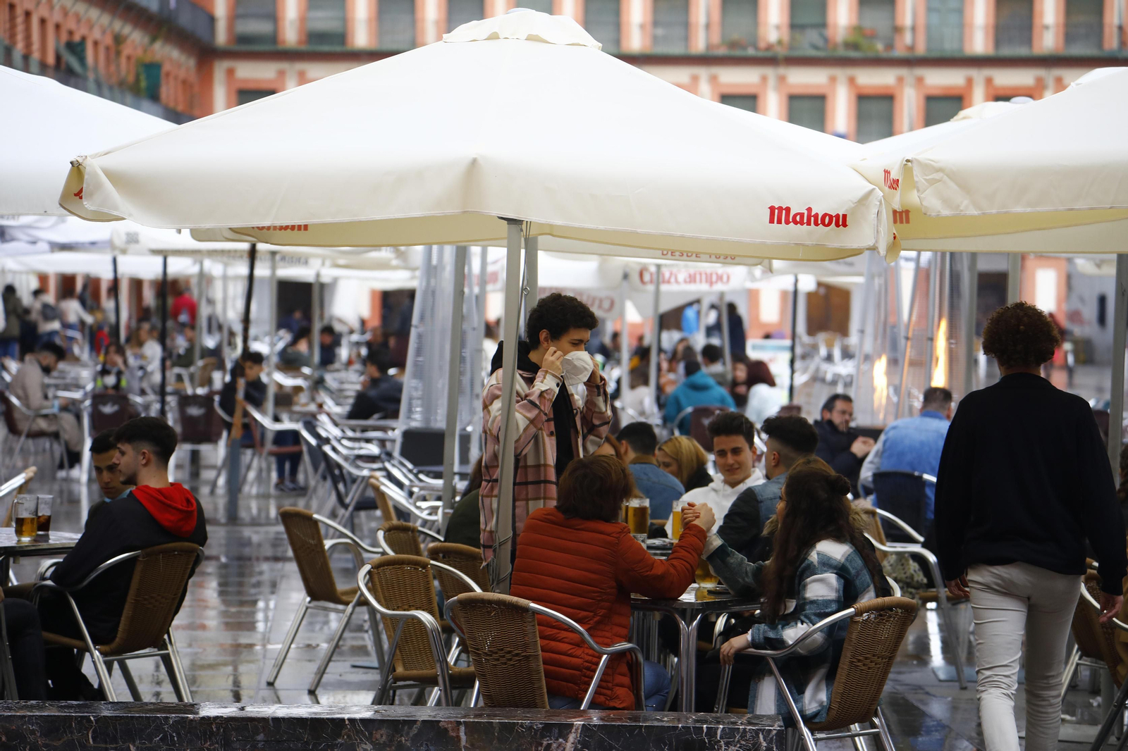 Fotografías: Tarde de bares y compras dos meses después en Córdoba