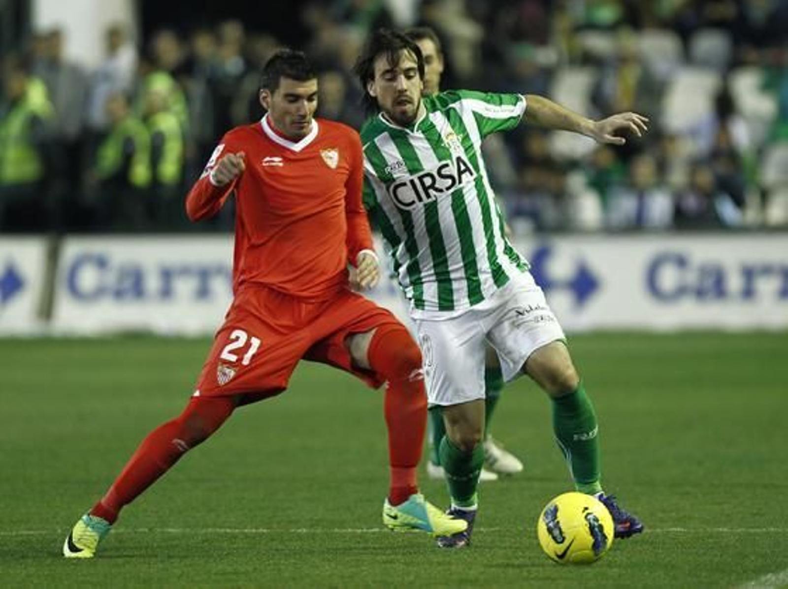 Betis y Sevilla empatan en el Benito Villamarín (1-1). / Antonio Pizarro