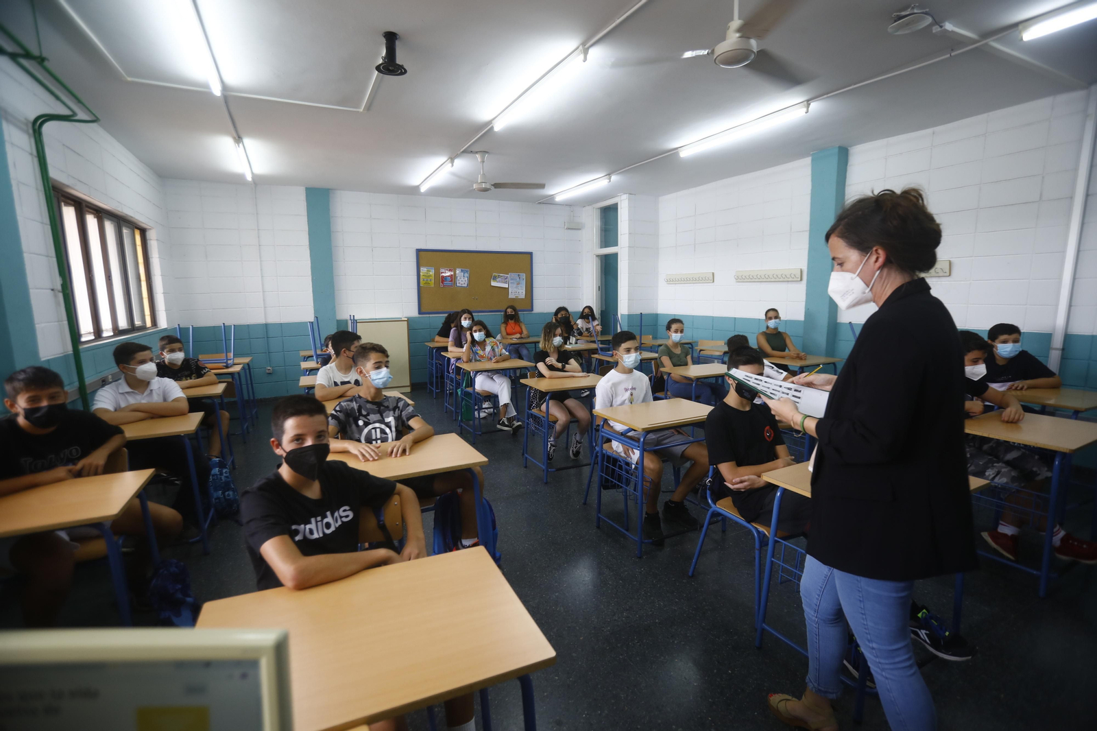 La vuelta a las aulas de los estudiantes de Secundaria y FP de Córdoba en el curso 2021/2022, en imágenes