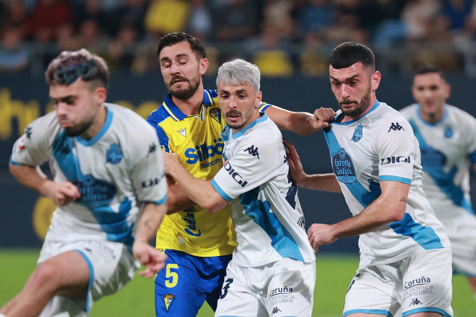 Búscate entre las imágenes del partido de fútbol entre Cádiz CF y Deportivo