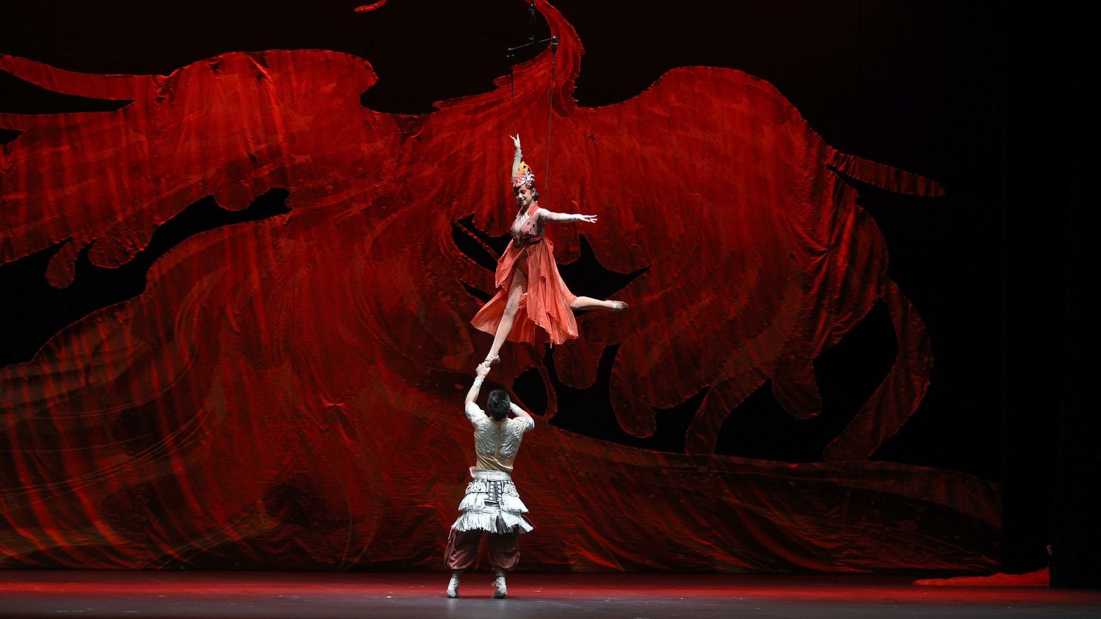 Imágenes del 'Gran Circo Acrobático de China' en el Teatro Villamarta