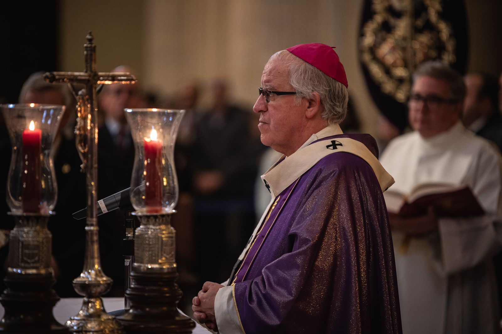 El traslado del Señor de Pasión a su paso, en imágenes