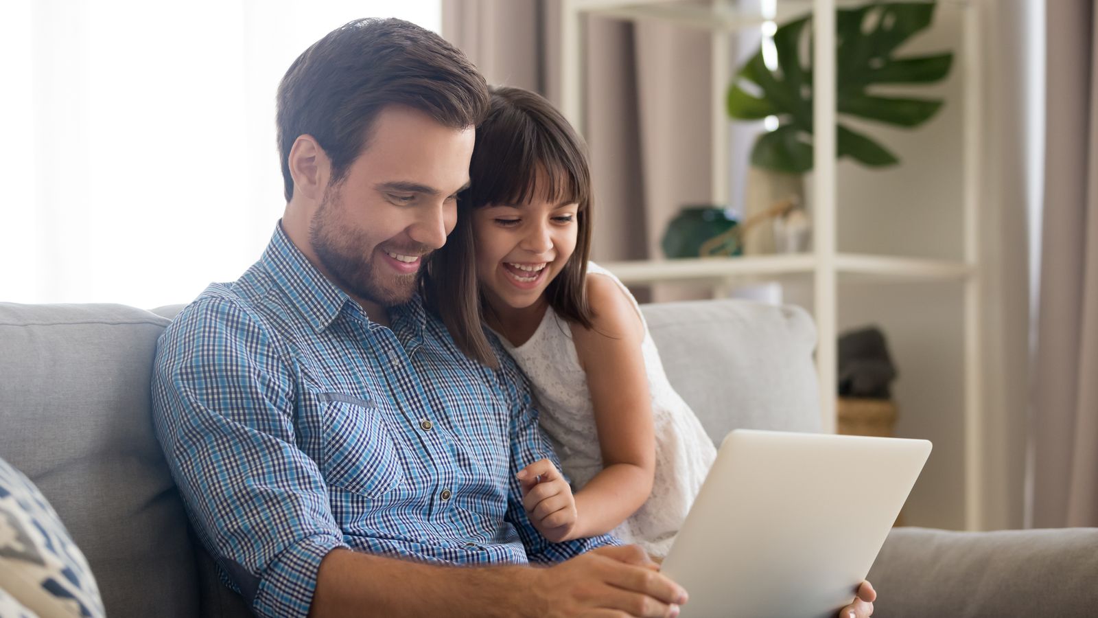 Uno de los regalos más personales es un vídeo para papá.