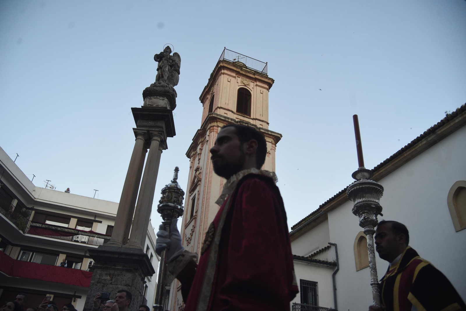 La procesión del Santo Sepulcro en este Viernes Santo de Córdoba, en imágenes
