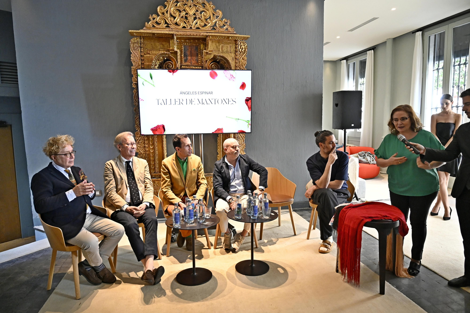 La revisión de la mantilla blanca, todas las imágenes