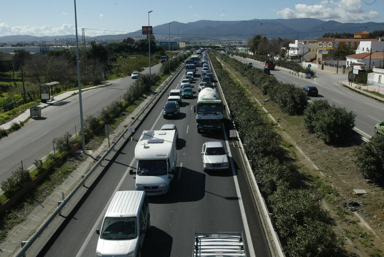 Un atasco en la A-7 en dirección a Málaga.