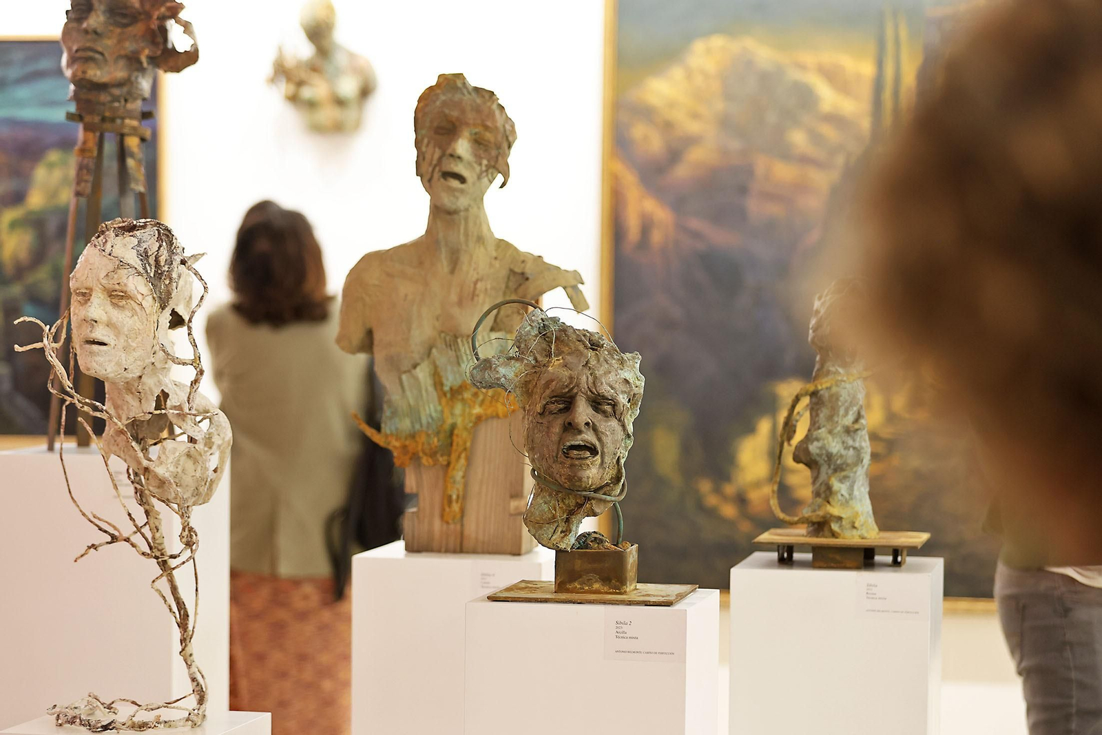 Imágenes de la inauguración de la muestra 'Camino de Perfección' del pintor Antonio Belmonte