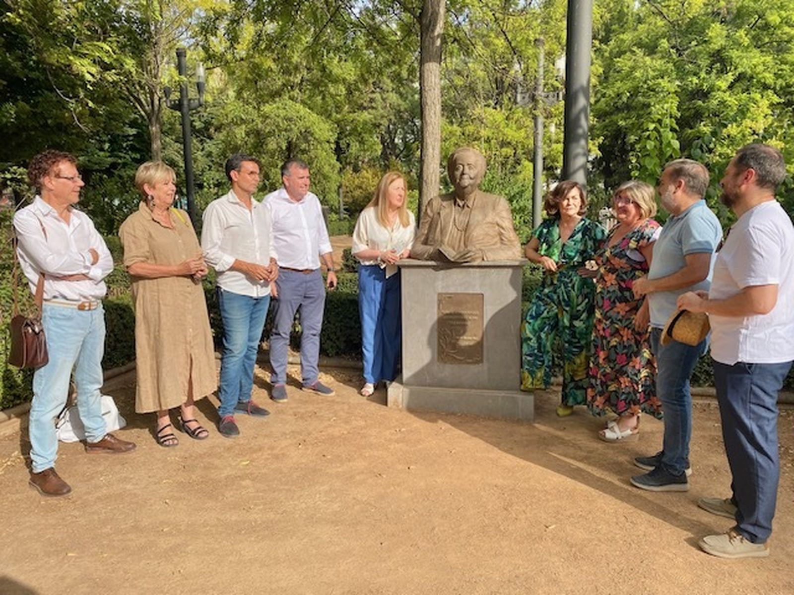 Calvo honra la memoria de la escritora Mariluz Escribano en el cuarto aniversario de su fallecimiento