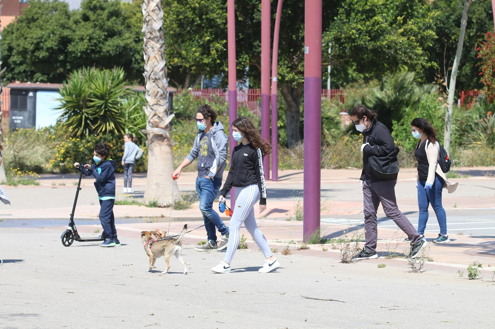 Fotogalería Los niños salen a la calle tras 43 días de confinamiento por coronavirus