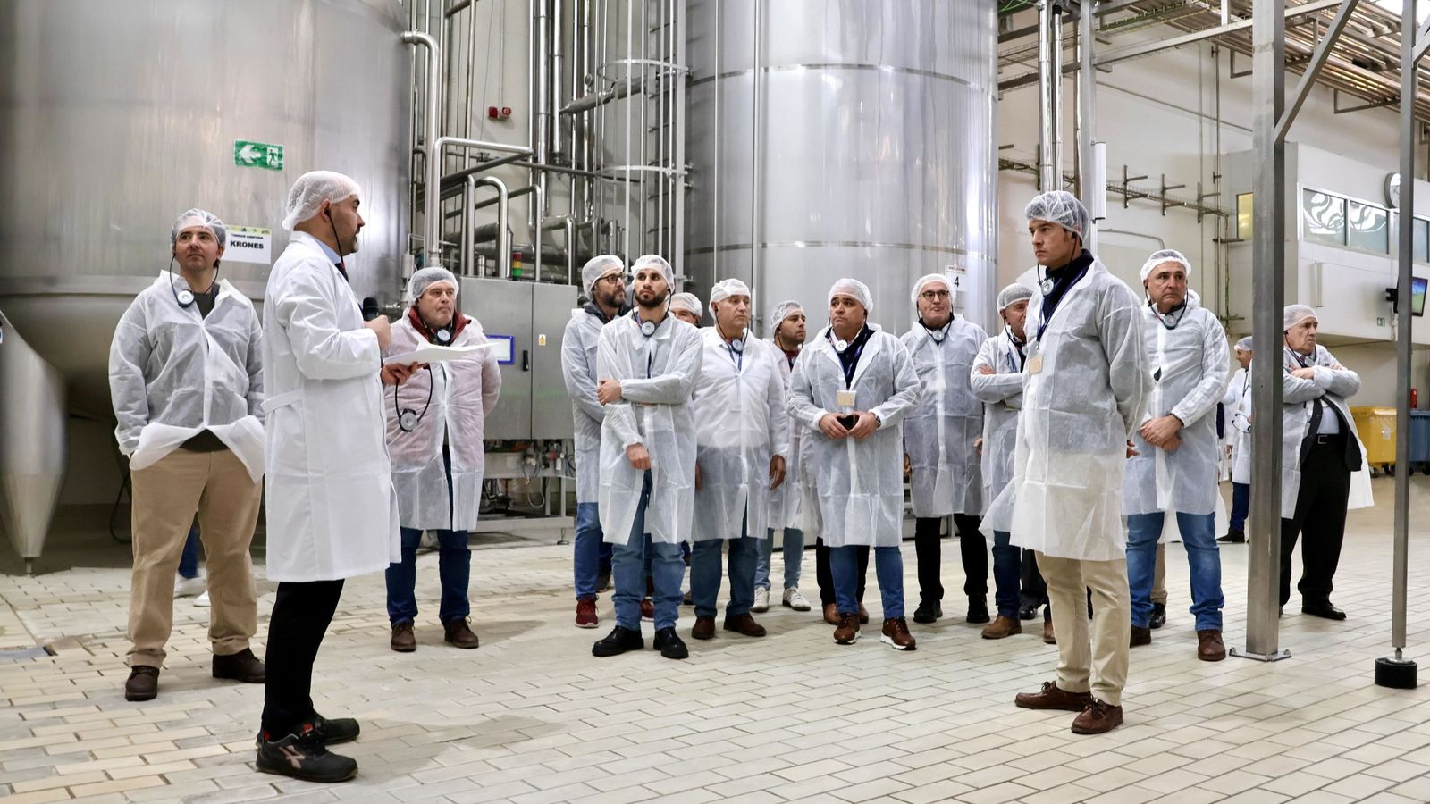 Visita de Fuente Palmera a la fábrica de Don Simón en Huelva.