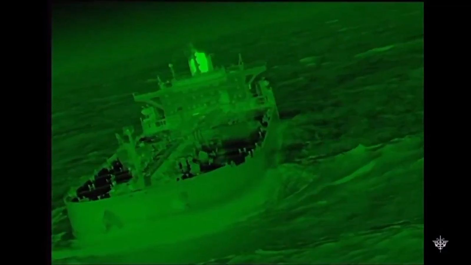 Así fue la caza del ‘Grinch’: la Marina francesa difunde un vídeo del abordaje al petrolero fantasma ruso tras pasar por el Estrecho