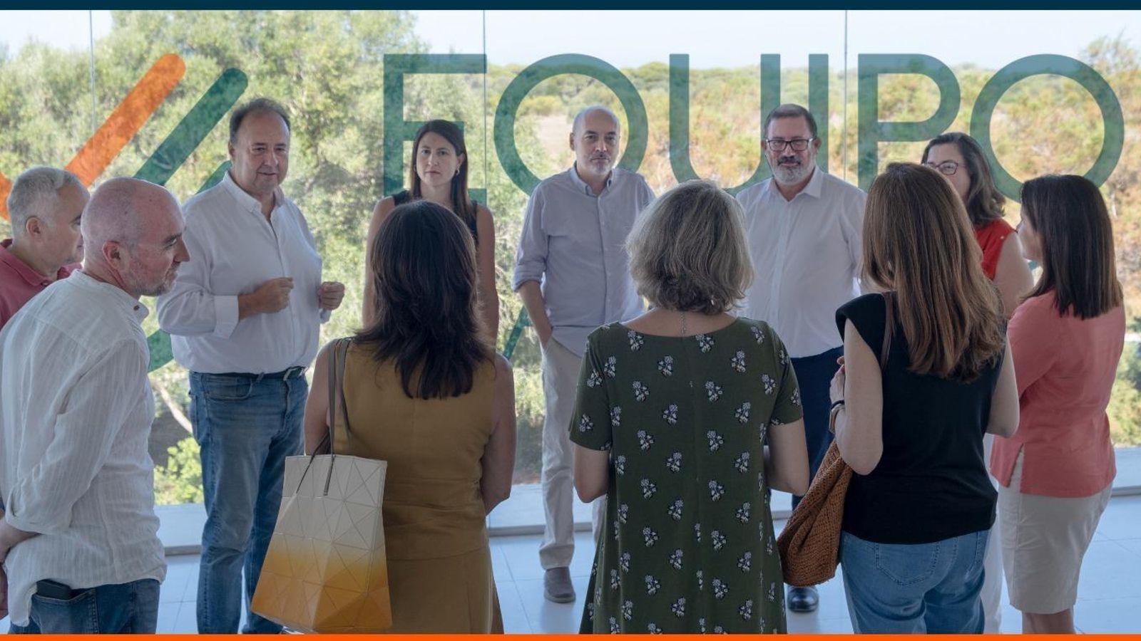 Casimiro Mantell, con su equipo.