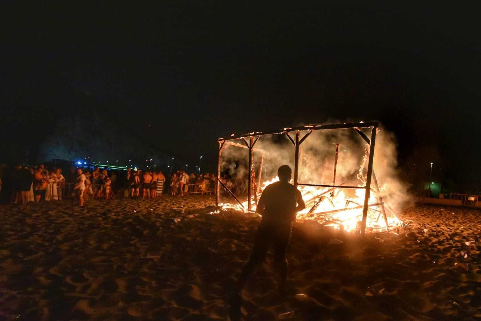 Las fotos de la noche de San Juan en La Línea