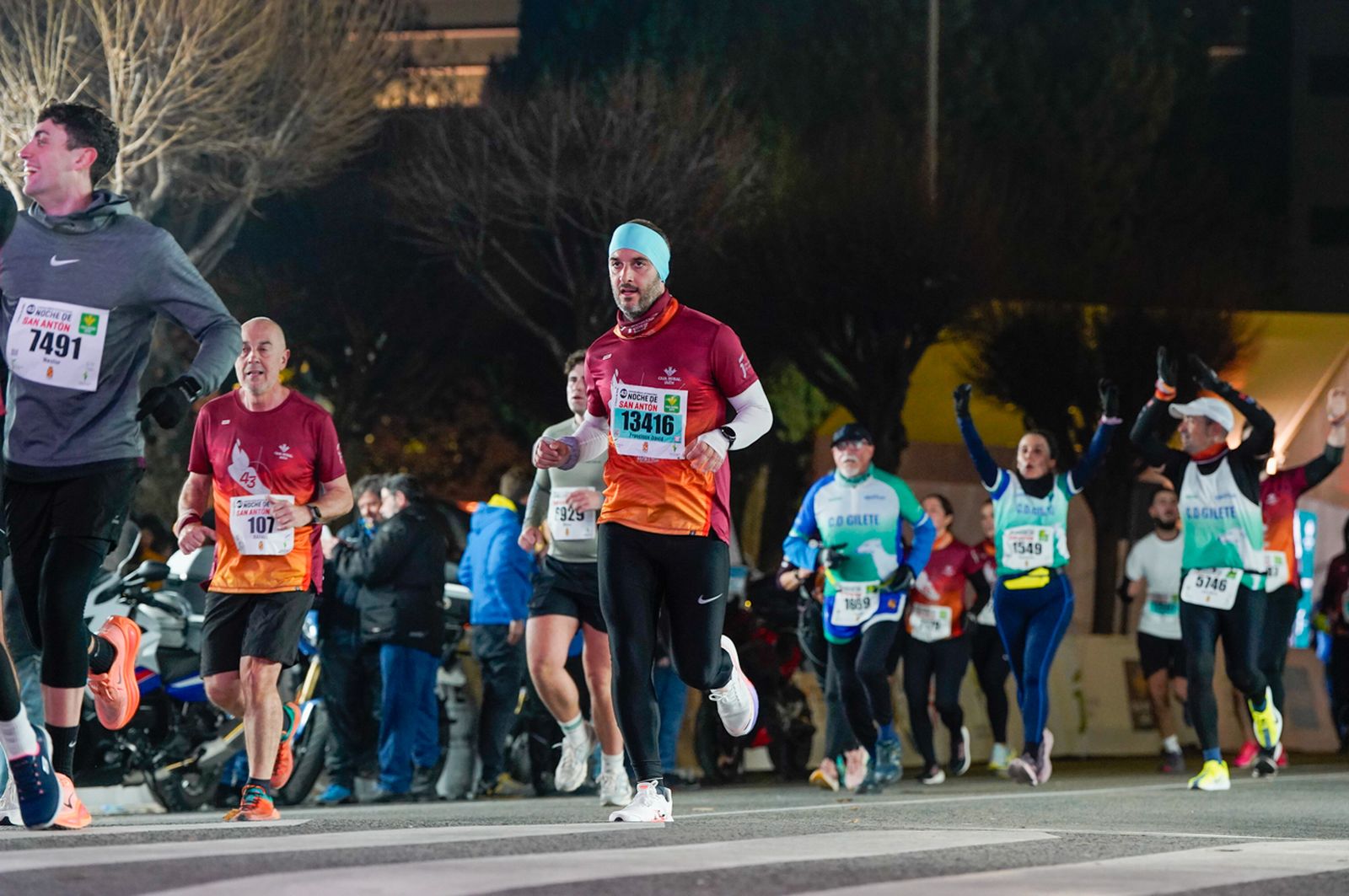 En imágenes: búscate en tu llegada a meta de la Carrera de San Antón 2026 (20)