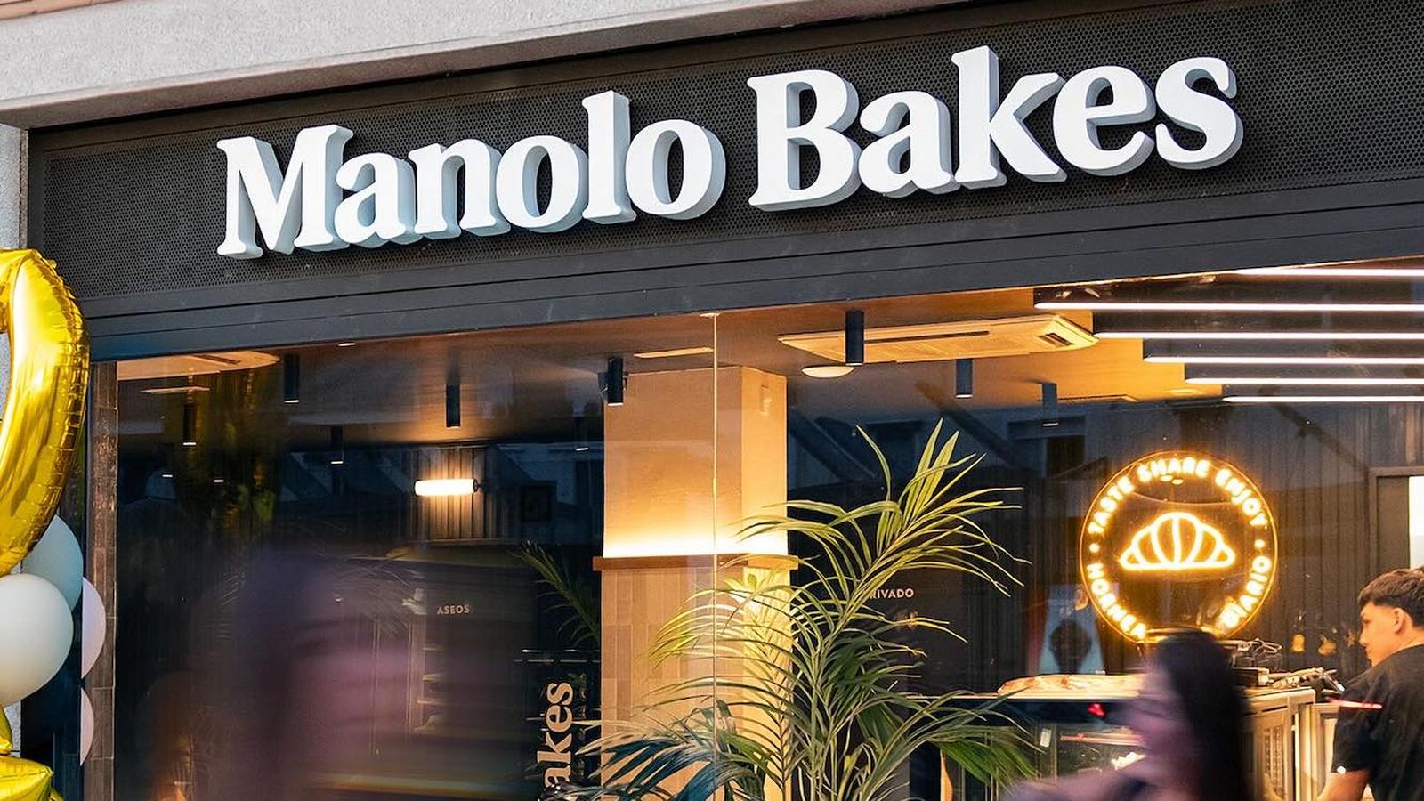La fachada de una de las últimas aperturas de Manolo Bakes.