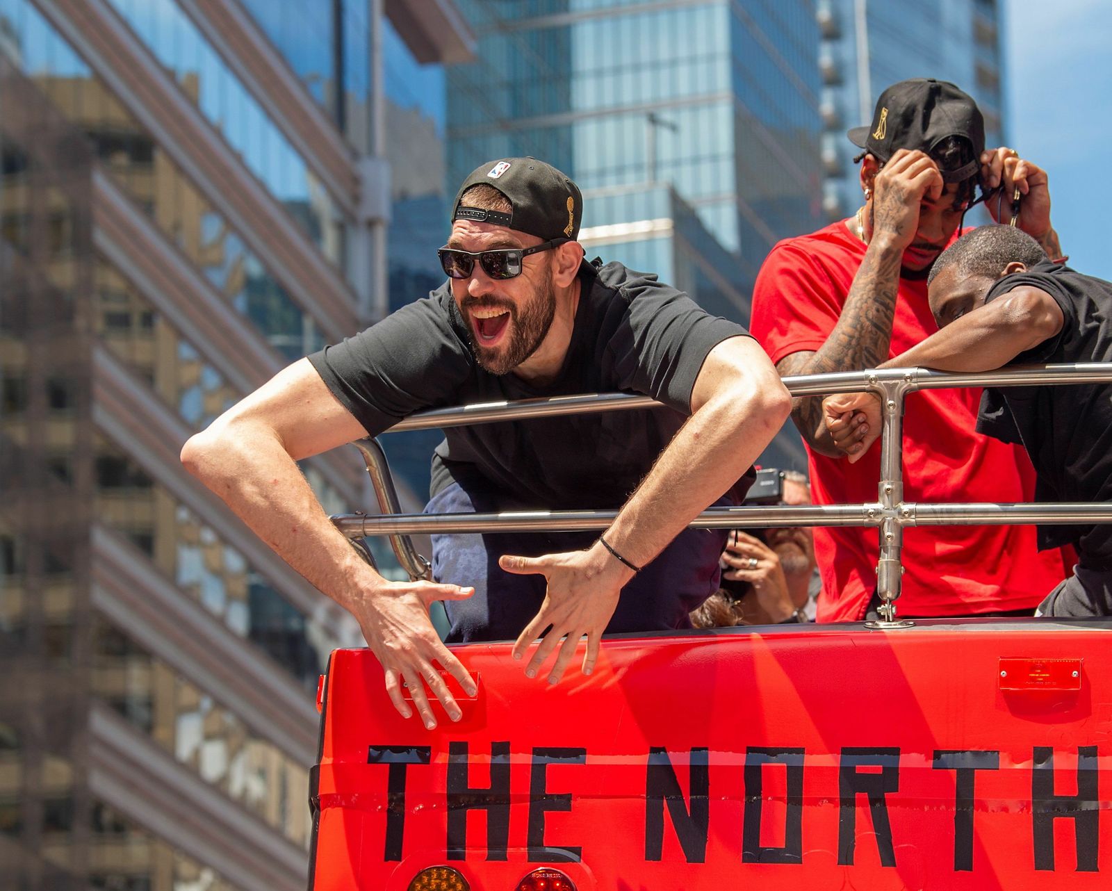 Marc Gasol en el autobús en el que iban por las calles de Toronto