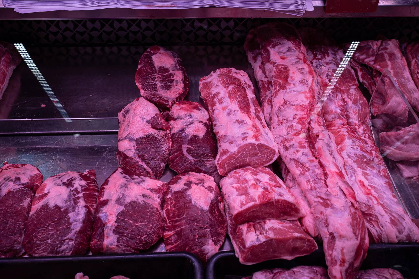 Las últimas compras en el Mercado del Carmen antes de Navidad, en imágenes