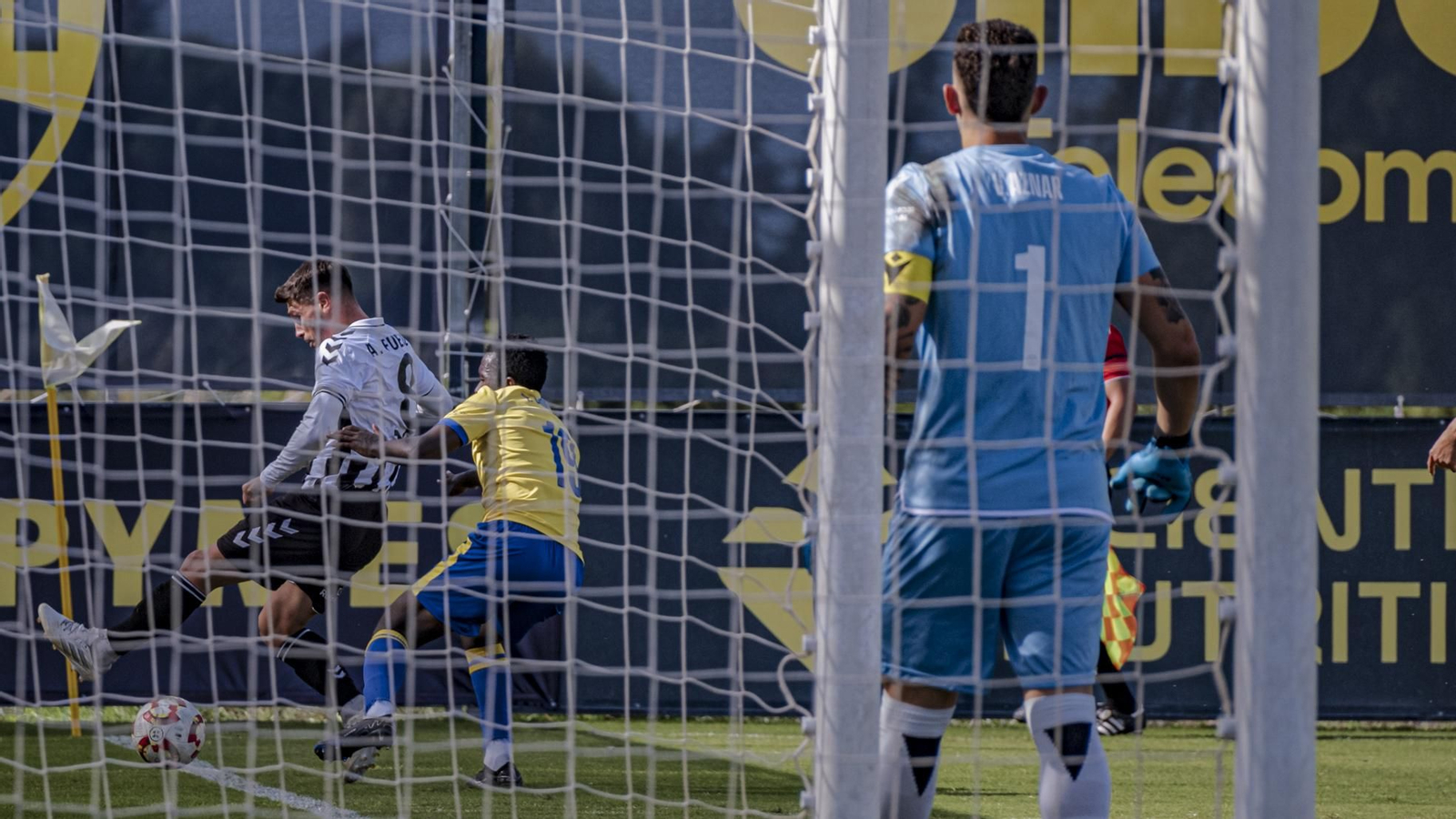 Las imágenes del partido entre Cádiz Mirandilla y La Balona.