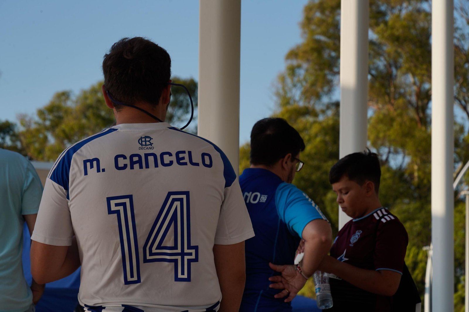 Imágenes de la convivencia de los aficionados del Córdoba F.C. y el Recreativo de Huelva en el&nbsp;Paseo&nbsp;de&nbsp;La&nbsp;Ría