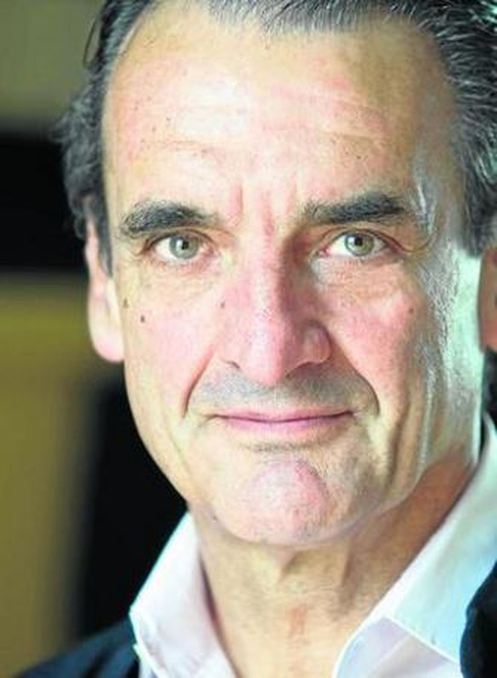 Mario Conde habla en su libro de conspiraciones en su contra.