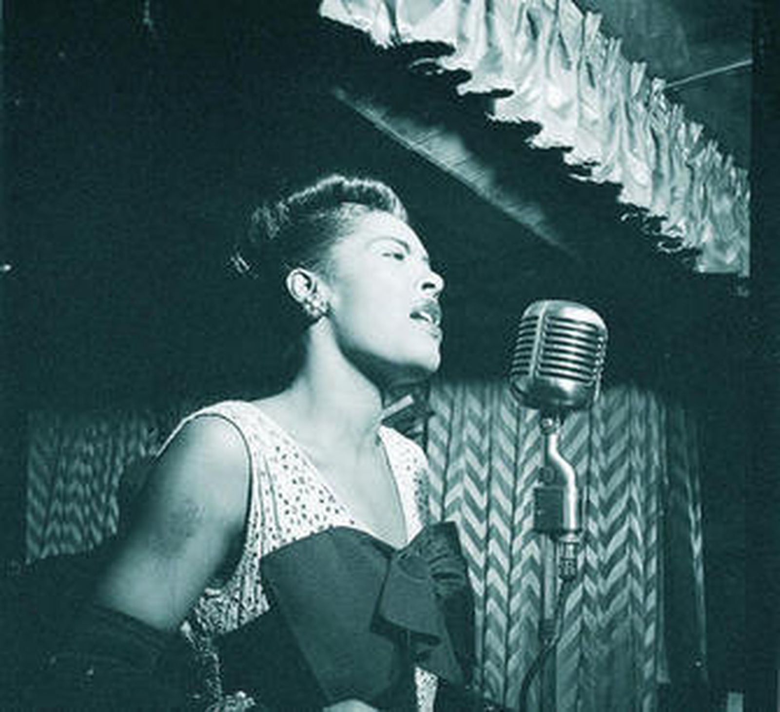 El hermoso rostro de la juvenil Billie Holiday, apodada Lady Day.