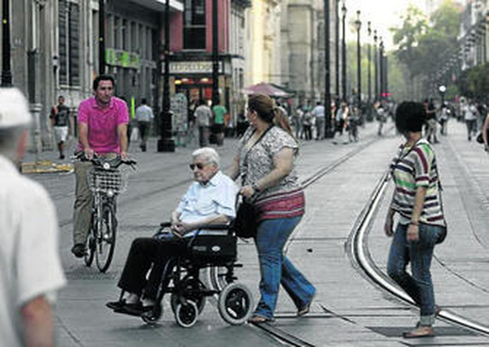 Peatones y ciclistas una peligrosa convivencia