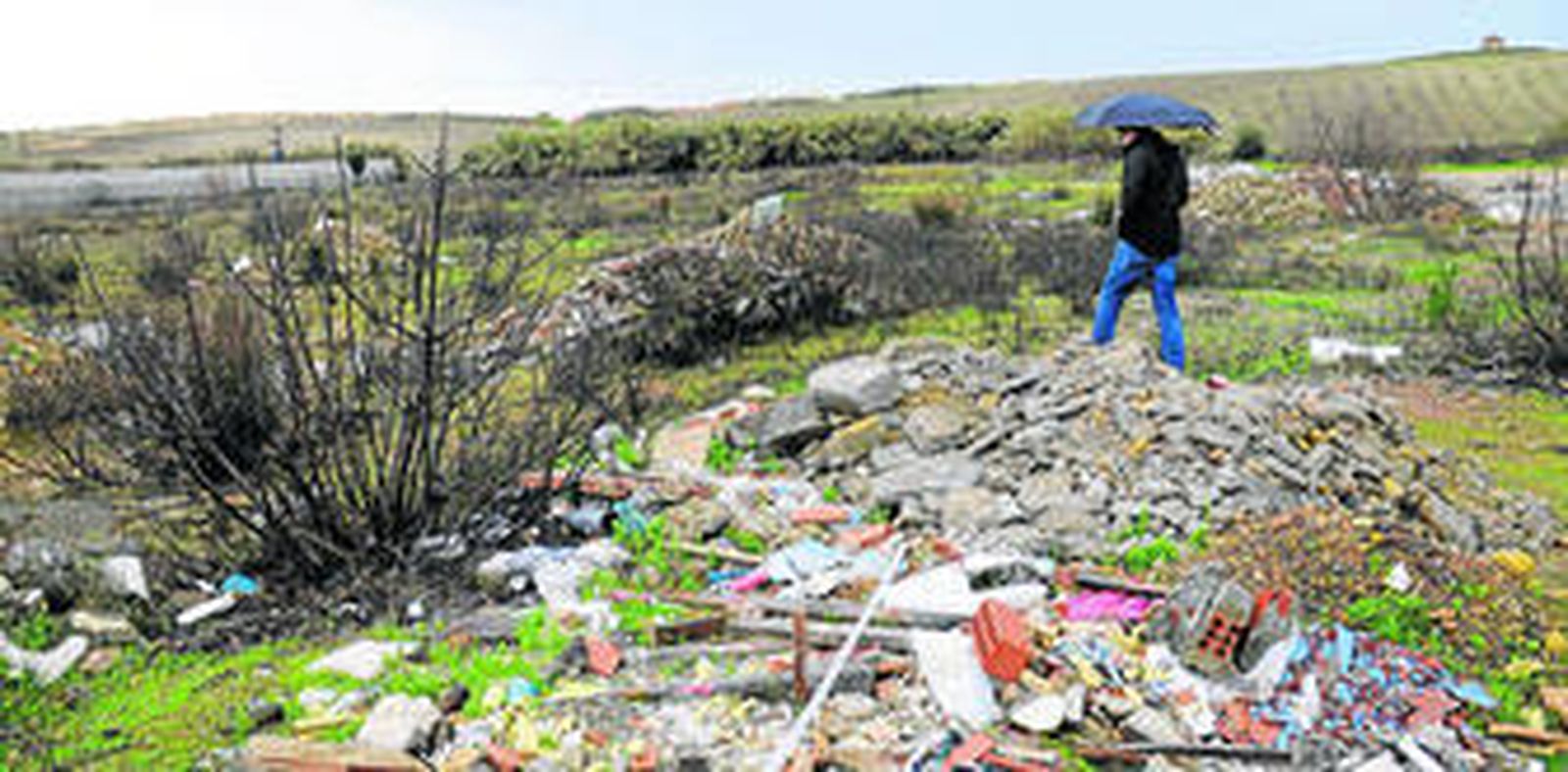 Estado actual del solar en el que se levantaba el almacén de Muebles Peralta junto a la N-IV.