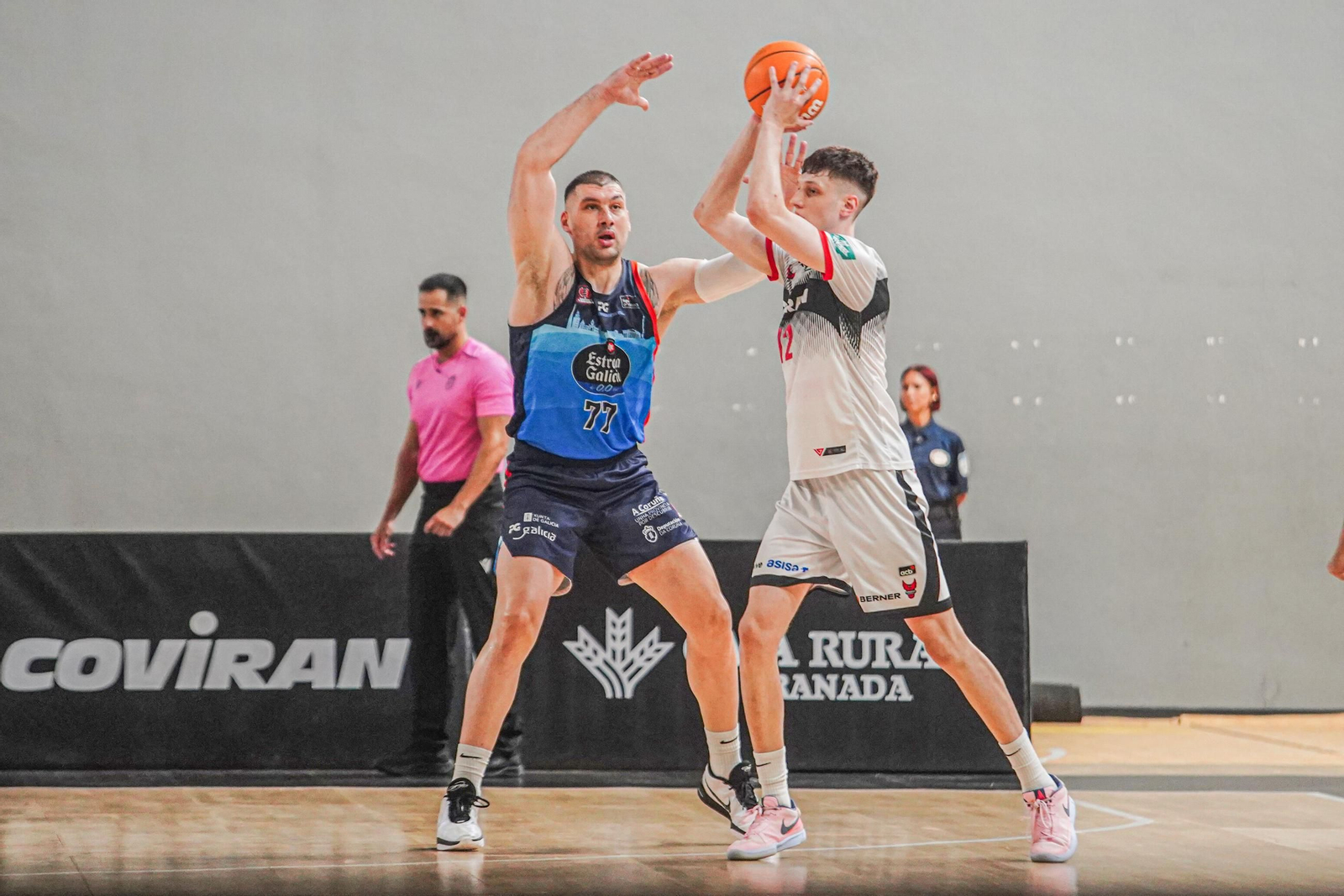 Ataque de Ubal para el Covirán en un partido de esta pretemporada