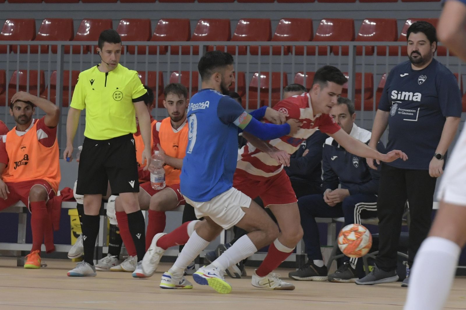 Momento del choque entre granadinos y jerezanos.