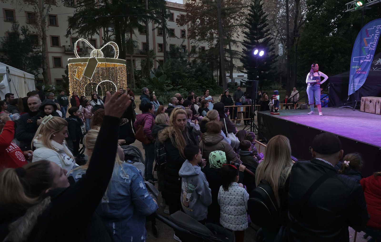 Las fotos del cantajuegos navideño en el Parque María Cristina de Algeciras