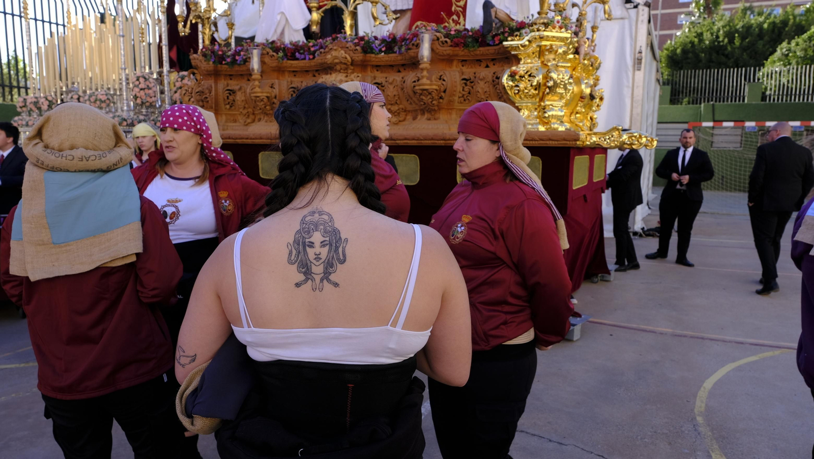 Coronación desaría al viento en su estación de Penitencia