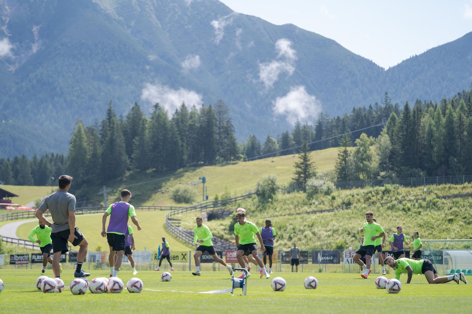 Primera sesión de trabajo del Betis en Austria.