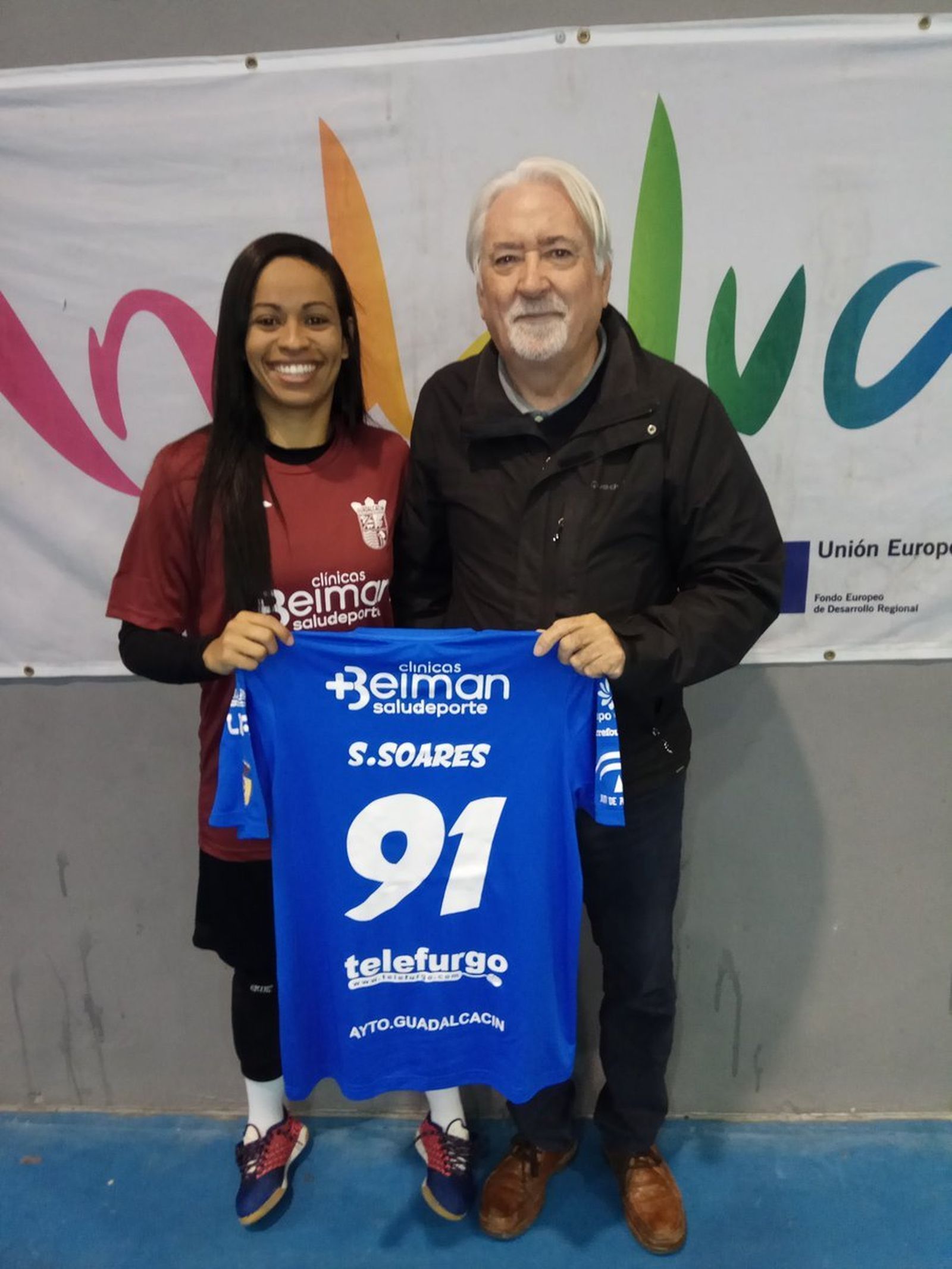 Luis Delgado, presidente del Guadalcacín FSF, en la presentación de Sara Soares, una de las brasileñas del equipo.