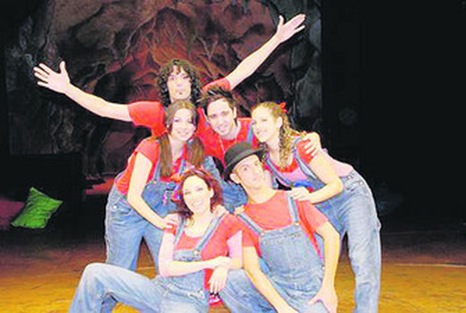 Los componentes del Grupo Encanto que forman 'Cantajuego'