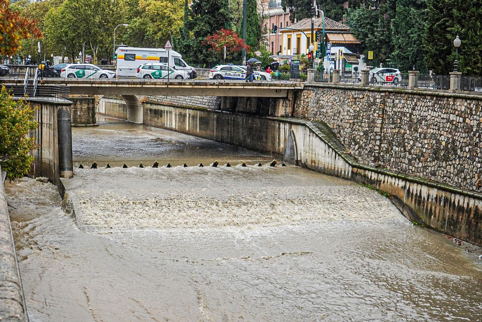 Galería | El agua toma la ciudad de Granada como consecuencia de la Dana
